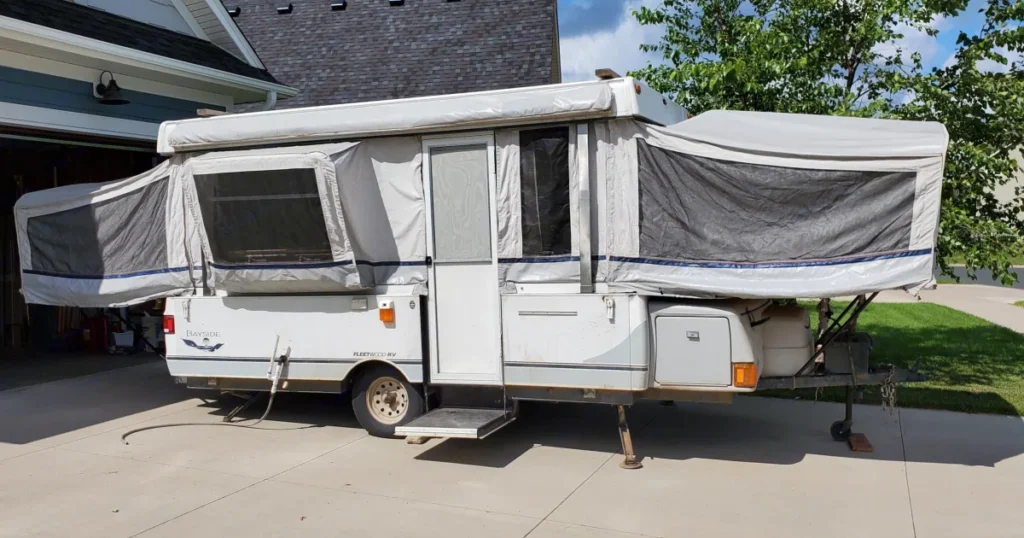 2004 Fleetwood M280 CT Pop Up Images